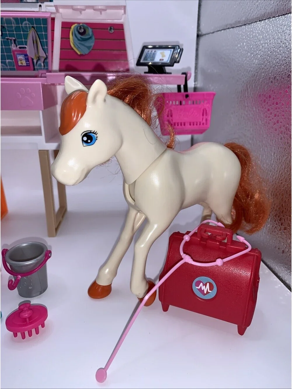 Barbie Pet Boutique Playset 2 Pieces Plus Pet Accessories Dogs Horse Medical Bag